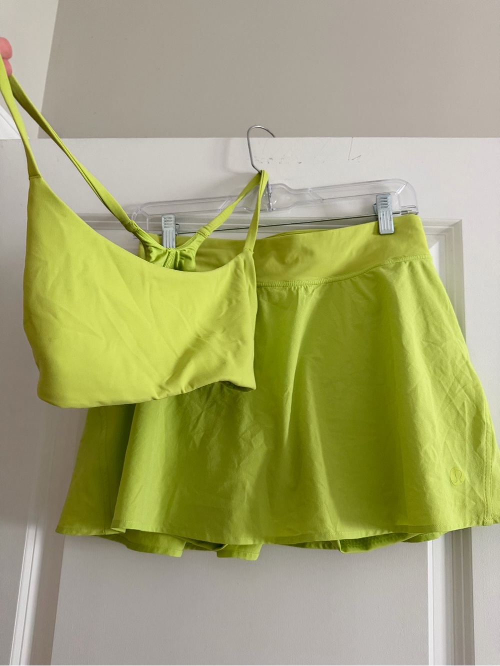 Lululemon bra and skirt size 6 set!! Only worn twice!!